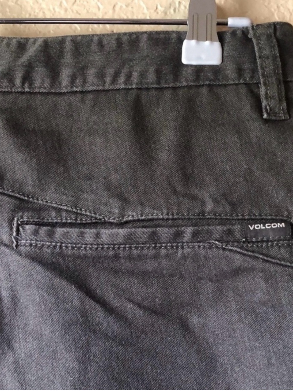 Volcom Shorts Men’s Black Flat Front Casual Classic Preppy Summer Shorts Size 30 - Picture 8 of 13
